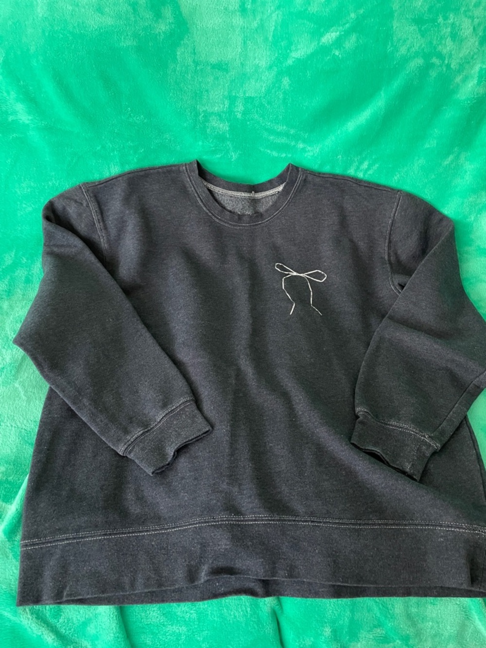 PacSun Black Crewneck Sweatshirt with Minimal Bow Stitch